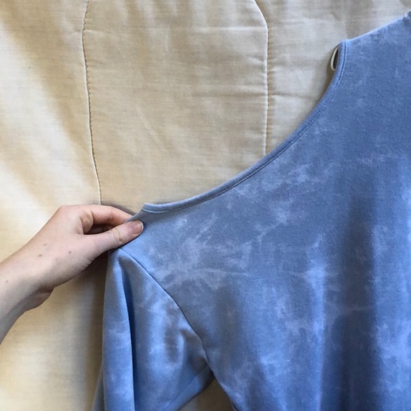 Tie-Dye Cold Shoulder Top - Picture 5 of 6